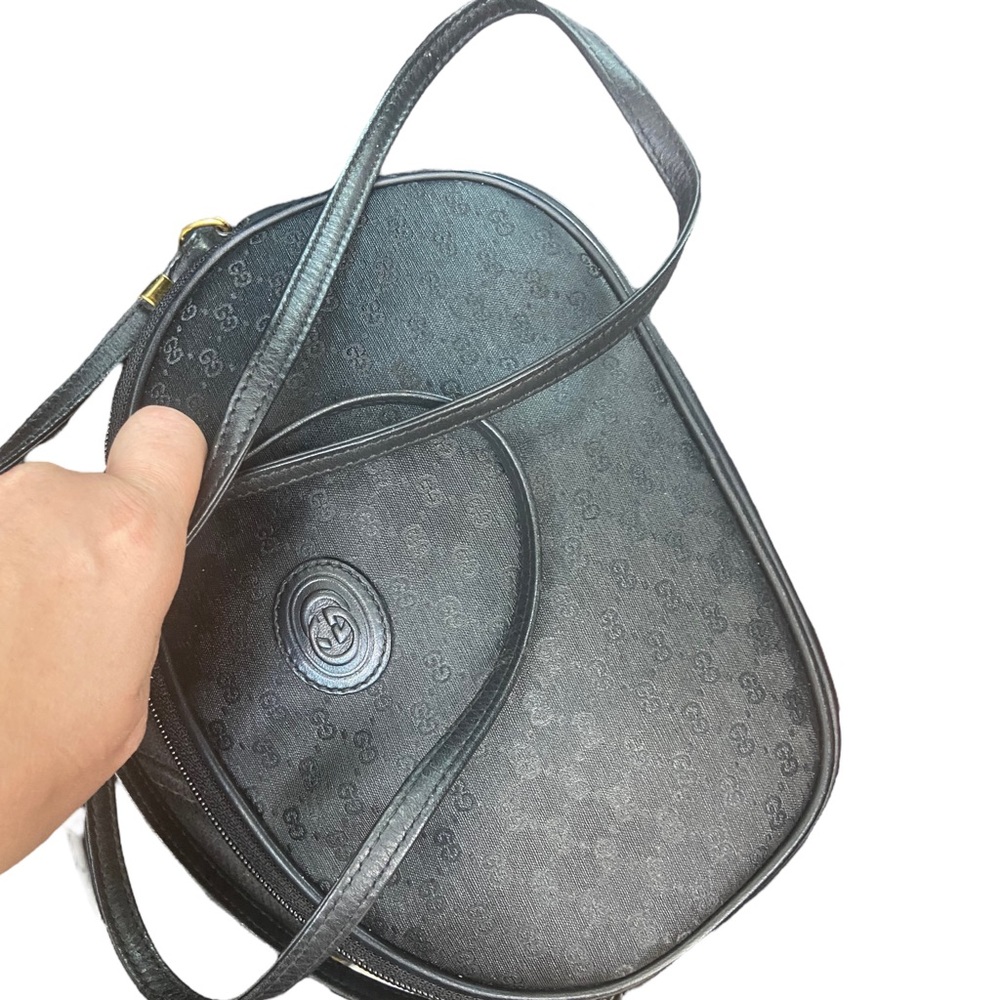 ** SOLD ** Vintage Gucci Crossbody - Picture 7 of 11